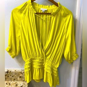 Great tie front crossover top xs